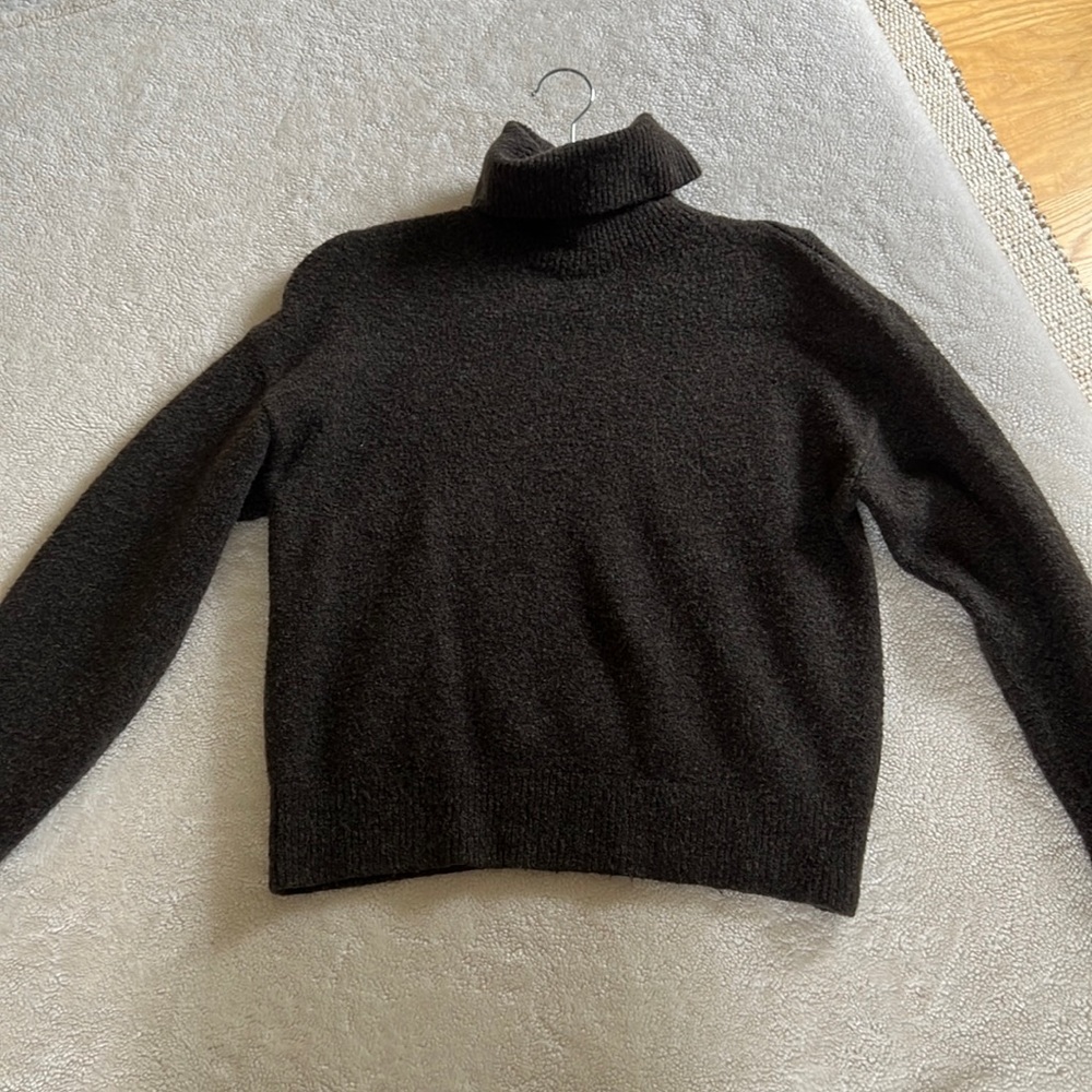 H&M XS turtleneck sweater